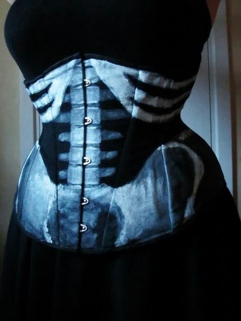 Skeleton corset Bone Corset Diy, Creepy Dress, Painted Bones, Painted Corset, Skeleton Corset, Bone Corset, Clothing Diys, Skeleton Clothes, Diy Corset