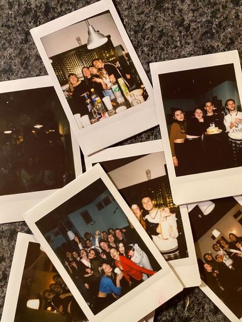 Polaroid Photography, Photo Polaroid, Instax Photos, Polaroid Pictures, Polaroid Photos, Christmas 2017, Photography Family, Friend Photoshoot, Friendship Goals