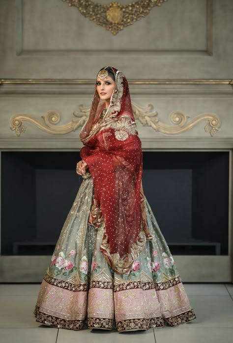 Most Beautiful Bridal Lehenga, Bridal Lehngas Punjabi, Lehenga Jewelry, Heavy Bridal Lehenga, Bridal Lehenga Images, Best Bridal Lehenga, Lehenga Images, Bridal Lehenga Indian, Red Dupatta