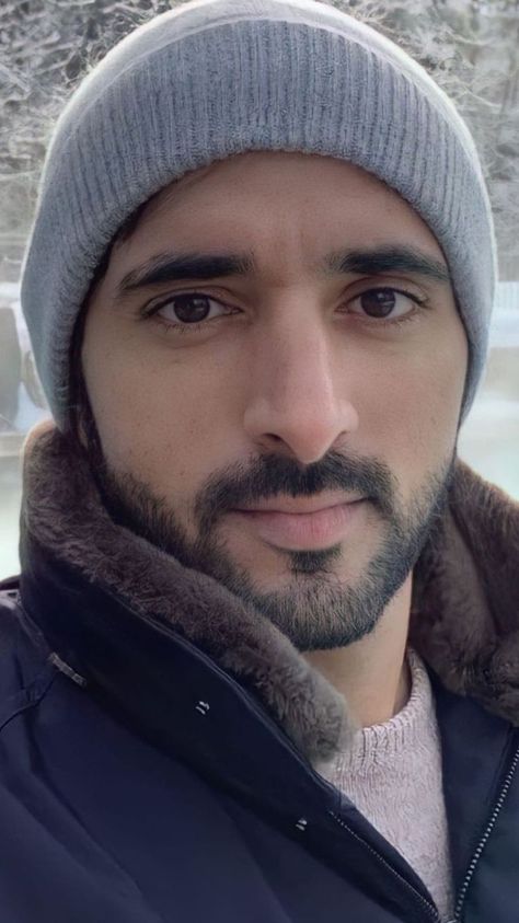 I'm the crown prince of Dubai 🇦🇪 UAE 🇦🇪 Prince Hamdan Selfie, Fazza Selfie, Prince Hamdan Fazza, Queen And Prince Phillip, Fazza Hamdan, Prince Fazza, Handsome Men Quotes, Royal Family Pictures, Prince Mohammed