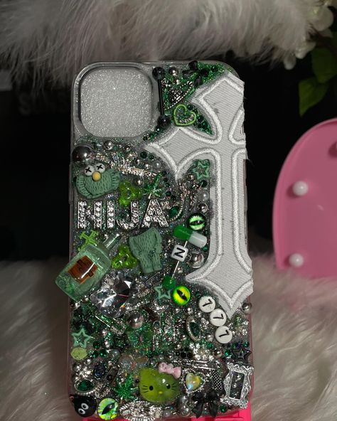 Green Junk Phone Case💚✨ ✰ ✰ Dm to order ✰ #nailfreestyle #nails #nailsandtoes #nailnailsnails #explorepage #explore #nailreel #478nails #478nailtech #georgianailtech #pressons #pressonnails #pressontoes #presson #polygelnails #polygeltoes #gelxnails #acrylicnails #junkphonecases Bling Phone Cases Diy, Junk Nails, Bling Phone Cases, Gel Toes, Handmade Phone Case, Polygel Nails, Custom Iphone Cases, Custom Theme, Diy Phone