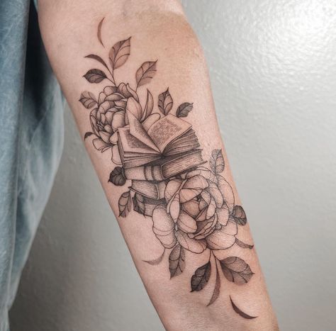 Harry Potter And Flowers Tattoo, Snake And Book Tattoo, Unique Book Tattoo Ideas For Women, Forearm Book Tattoo, Book Half Sleeve Tattoo, Book Flowers Tattoo, Book Thigh Tattoo, Book Tree Tattoo, Book Tatoos Woman