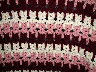 Cats on a Fence crochet tutorial http://www.crochetgeek.com/2009/04/abstract-crochet-cats.html?m=1 Crochet Cat Stitch, Cat Stitch, Kat Haken, Crochet Cats, Crochet Geek, Crochet Cat Pattern, Bonnet Crochet, Haken Baby, Crochet Stitches Tutorial