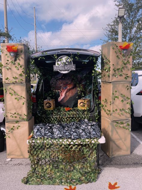 Trunk Or Treat Ideas For Cars Jurassic Park, Jurrasic World Trunk Or Treat, Jurrasic Park Trunk Or Treat Diy, Jurassic World Trunk Or Treat, Dino Trunk Or Treat, Jurassic Park Trunk Or Treat Ideas, Dinosaur Trunk Or Treat, Jeep Trunk Or Treats, Jurassic Park Trunk Or Treat