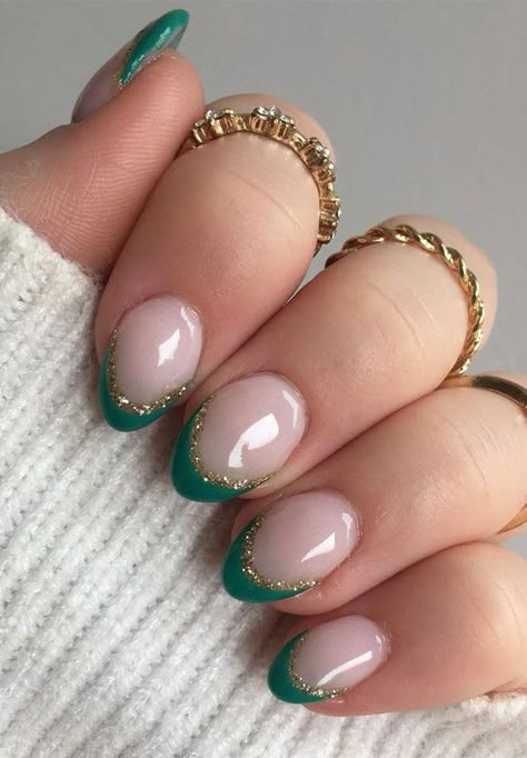 12. Dark Green & Glitter Tips We love classic French manicure, nude base white tip that is so effortlessly. However if you want to... Unghie Sfumate, Nagel Tips, Christmas Gel Nails, Cute Gel Nails, Dipped Nails, Orange Nails, Xmas Nails, Makati, Pretty Acrylic Nails