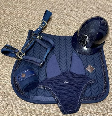 Horse Accessories Tack, English Horse Tack, Horseback Riding Outfits, Horse Riding Outfit, Horse Saddle Pads, Equestrian Aesthetic, Equestrian Chic, Horse Riding Clothes, Horse Fashion