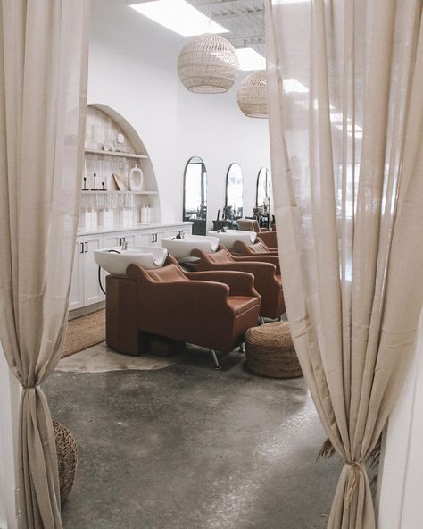 This beachy, neutral space has us dreaming for warmer weather 🥥  Add this business to your salon decor inspo board for a space that will leave your clients as relaxed as a day at the beach 🌞  📷IG: sandbarhair_co  Show off your space & tag us @glossgenius to be featured! Beach Salon Aesthetic, Coastal Salon Decor, Coastal Salon, Beachy Salon, Salon Goals, Ocean Hair, Beachy Hair, Salon Names, Hair Salon Decor