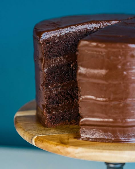 Choc Fudge Cake, Easy Chocolate Fudge Cake, Chocolate Fudge Cake Recipe, Choc Fudge, Chocolate Fudge Icing, Fudge Cake Recipe, Easy Chocolate Fudge, Hot Cake, Cake Filling