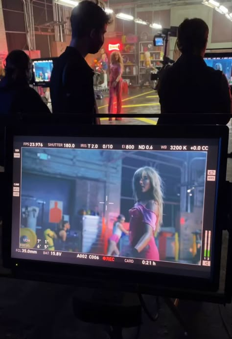 sabrina carpenter behind the scenes of the "fast times" music video Record Deal Contract, Music Video Sets Kpop, Singer Behind The Scenes, Celebrity Asthetic Picture, Movie Sets Behind The Scenes, Music Video Director Aesthetic, Music Video Making, Cast List Aesthetic, Acting Behind The Scenes Aesthetic