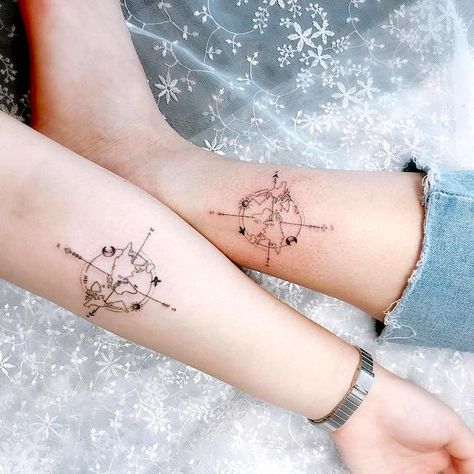 Friend Compass Tattoo, Best Friend Compass Tattoos, Ride Or Die Tattoo Friends, Matching Compass Tattoos, Tattoo Best Friend Matching, Long Distance Tattoo Ideas Best Friends, Cool Best Friend Tattoos, Unique Best Friend Tattoos, Small Friendship Tattoos