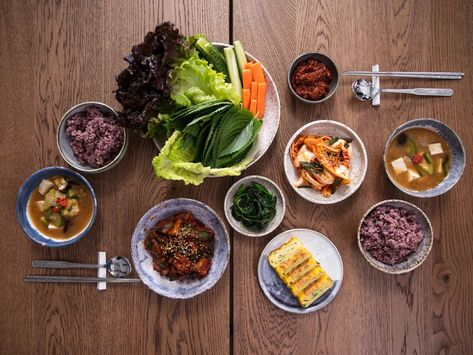 Korean Dinner Table, Korean Table Setting, Dinner Korean, Korean Table, South Korea Beauty, Sweet Potato Ground Beef, Potato Ground Beef, Recipes Korean, Ground Beef And Cabbage