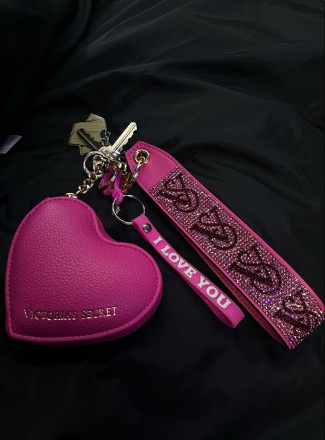 Pink Victoria’s secret keychains, Victoria’s secret card holder, victoria’s secret wristlet strap keychain. 🛍️🎀🔑 Car Keychain Ideas, Strap Keychain, Pink Keychain, Girly Car Accessories, Pretty Pink Princess, Pink Lifestyle, Purse Essentials, Girly Car, Handbag Essentials