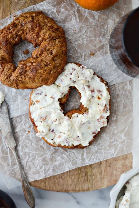 French Toast Bagel Recipe, Yogurt French Toast, French Toast Bagel, French Toast Bagels, Bagel French Toast, August Food, Air Fryer French Toast, Protein French Toast, Coconut Palm Sugar