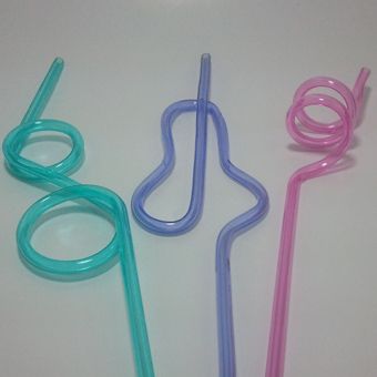 Why haven't I seen crazy straws in years? CRAZY STRAWS ARE STILL COOL. Swirly Straws, Silly Straws, 90s Life, Crazy Straws, 2000s Childhood, 2010s Nostalgia, Childhood Memories 90s, 90s Memories, Nostalgia Core