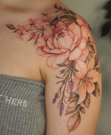 Feminine Shoulder Tattoos, Women's Shoulder Tattoo, Front Shoulder Tattoos, Flower Shoulder Tattoo, Shoulder Sleeve Tattoos, Catrina Tattoo, Floral Tattoo Shoulder, Tattoo Shoulder, Beautiful Flower Tattoos