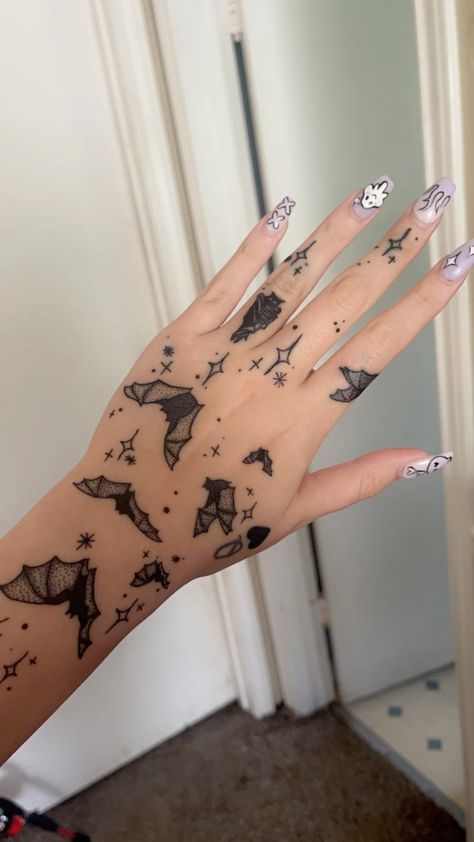 Spooky Simple Tattoos, The Witch Tattoo, Emo Tattoos, Autumn Tattoo, Goth Tattoo, Hand And Finger Tattoos, Pretty Hand Tattoos, Bat Tattoo, Spooky Tattoos