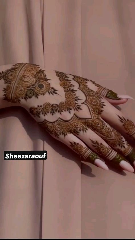 Kafif Design Simple Easy, Aesthetic Mahendiii Design, Mehndi Designs Kafif, Mahendiii Design Back Hand, Kafif Design Simple, Back Mahendiii Design, Mahadi Design Beautiful, Mahendiii Design Simple, Mahendiii Design