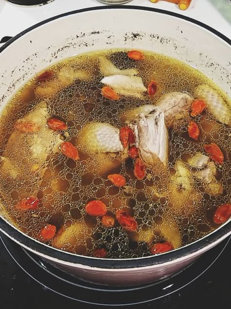 Chinese Chicken Soup Recipes, Korean Keto, Cantonese Soup, Chinese Chicken Soup, Asian Broth, Healing Chicken Soup, Chinese Confinement, Easy Asian Food, Herbal Chicken Soup