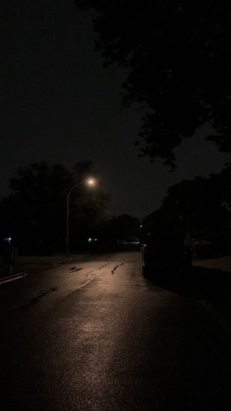 Dark Nostalgic Wallpaper, All Nighter Aesthetic, All-nighter Aesthetic, Night Time Scenery, Night Time Pics, Mysterious Pictures, Neighborhood At Night, Zpt Background, Blurred Photos