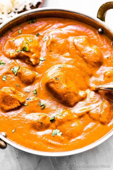 SAVE FOR LATER! This Easy Butter Chicken recipe (murgh makhani) can be on your dinner table in just 30 minutes. The sauce is deliciously rich and creamy, just like butter chicken from your favorite Indian restaurant. #theendlessmeal #butterchicken #indian #curry #chicken #paleo #glutenfree #healthyrecipes #curryrecipes #chickenrecipes #chickencurry #indianrecipes #healthyrecipeideas #dinnerrecipes #refinedsugarfree Butterchicken Indian, Easy Butter Chicken Recipe, Easy Butter Chicken, Butter Chicken Sauce, Butter Chicken Recipe Easy, Murgh Makhani, Chicken Recipe Easy, Tikka Masala Recipe, Easy Butter