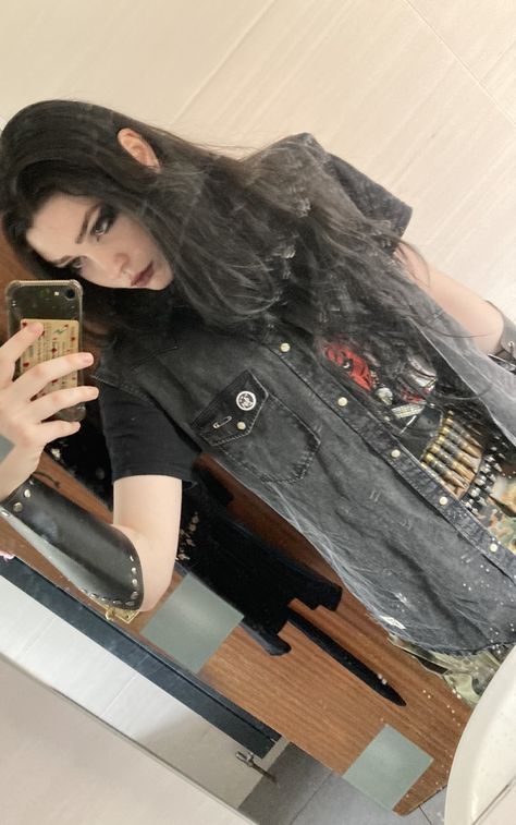 Metalhead Winter Outfit, Female Metalhead Outfit, Black Metal Outfits Women, Metalhead Outfits Women, Metal Core Outfit, Metalhead Women, Metal Head Clothes, Metal Head Aesthetic, Metalhead Girl Outfits