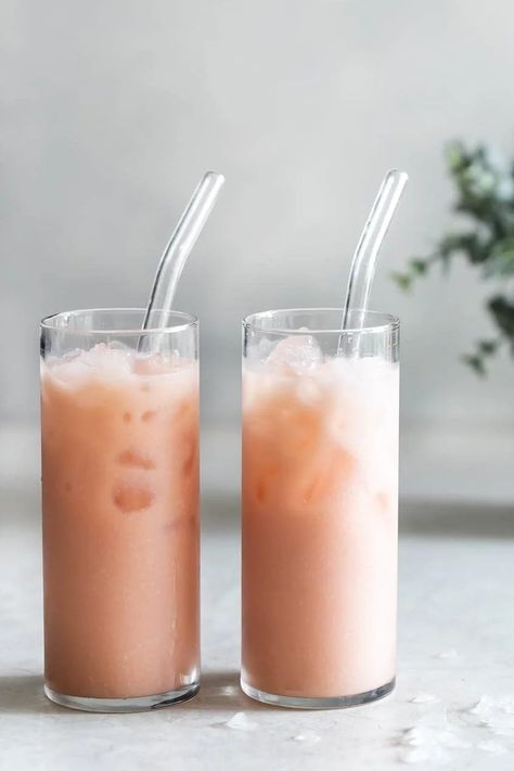 This Starbucks copycat Iced Guava Passionfruit Drink is made with unsweetened coconut milk, guava nectar, passionfruit juice, and a pineapple-ginger syrup. It's a tropical paradise in a cup! Recipes With Guava Fruit, Recipes With Guava, Guava Bbq Sauce, Guava Nectar, Guava Cake, Guava Recipes, Oat Crumble Topping, Guava Paste, Non Alcoholic Beverages