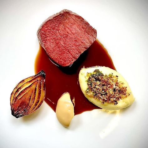 Photo by ChefsTalk on August 24, 2021. May be an image of 1 person and food. Fine Dining Beef Plating, Beef Main Course Fine Dining, Beef Fine Dining, Wood Fire Kitchen, Gastro Pub Food, Beef Main Course, Confit Garlic, Bordelaise Sauce, Deer Steak