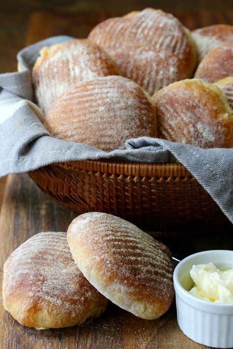 Petit Pains - Julia Child's French Bread Rolls French Bread Rolls, French Cooking Recipes, Homemade French Bread, Julia Child Recipes, French Bread Recipe, French Dishes, French Recipes, French Cooking, Yeast Bread