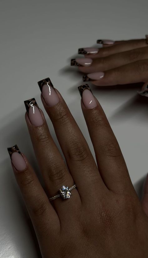 Nails Idea Black Women, Cool French Tip Nail Designs Square, Nail Inspo Square Black, Christmas Nails 2024 Short, French Nails Black Women, Nail Art Court, Nail Art 2024, Ongles Y2k, Simple Square Acrylic Nails