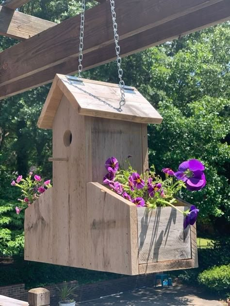 Easy Wood Birdhouse, Decorative Bird Houses Wood, Diy Simple Birdhouse, Bird House Planters, Wood Birdhouses Diy, Pallet Wood Bird House, Bird Houses Ideas Diy Homemade, Diy Bird Houses Ideas How To Make, Bird House Plans Wood Patterns