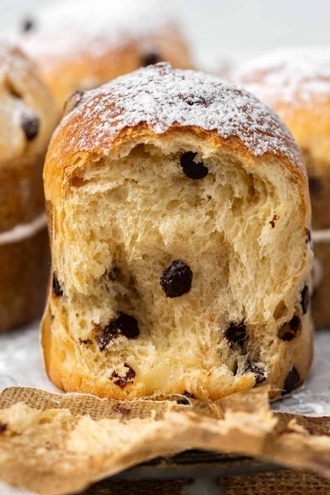 Mini Panettone With Chocolate Chips - El Mundo Eats Mini Panettone Recipe, Panatone Bread Recipe, Chocolate Chip Panettone Recipe, Italian Muffins, Chocolate Chip Panettone, Nutella Star Bread, Mini Panettone, Chocolate Panettone, Panettone Recipe