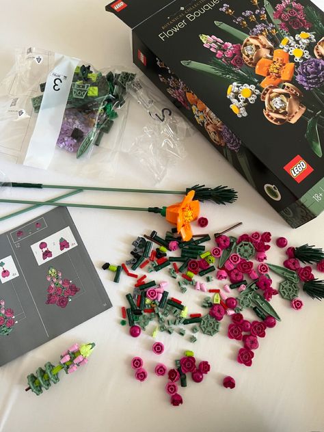 Lego Date, Lego Aesthetic, Lego Room Decor, Lego Flowers, Lego Lovers, Lego Room, Story Ideas Pictures, Mia 3, Dream Gift