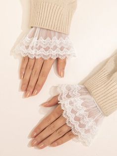 Lace Wrist Cuffs, Casual Bar Outfits, Cuffs Diy, Sewing Easy Diy, Fashion Top Outfits, Lace Cuffs, Trendy Fashion Tops, Lace Bows, Wrist Cuffs