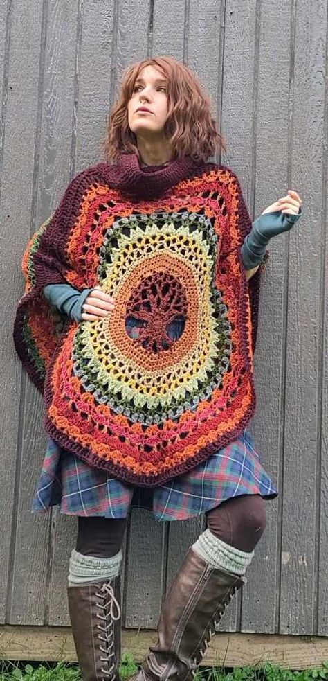 Crocheted Ponchos, Poncho Au Crochet, Poncho Patterns, Crochet Poncho Patterns, Poncho Pattern, Mode Boho, Crochet Sweaters, Crochet Fashion Patterns, Crochet Things