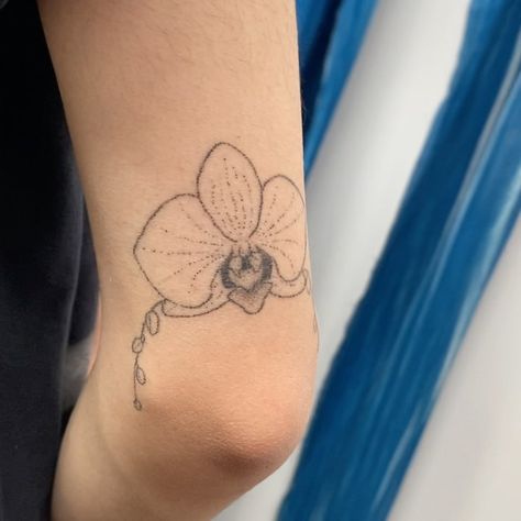 emelia :~) on Instagram: “healed orchid elbow adornment on Jackie 💖 #tattoo #tattoos #tattooflash #flashtattoo #handpoke #handpoked #handpokedtattoo…” Tattoo Appointment, Shell Tattoos, Pretty Tattoo, Orchid Tattoo, Funky Tattoos, Cute Tats, Body Decoration, Hand Poked Tattoo, I Am So Sorry