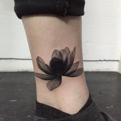 Cover up tattoo Black Lotus Tattoo, Tatuaje Cover Up, Disney Tattoo, Geometric Tattoos, Tiny Tattoo, Diy Tattoo, Lotus Tattoo, Tattoo Cover Up, Tattoo Cover-up