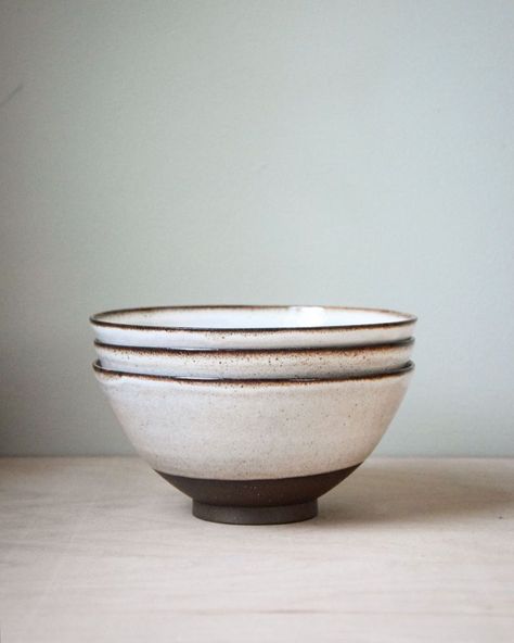 Pottery Bowl Glaze, Dark Clay Pottery, Tenmoku Glaze, Sun Burn, Black Clay, Pottery Ideas, White Clay, White Glaze, Hot Pot