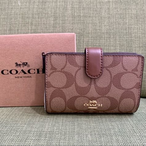 COACH Medium Corner Zip Wallet in Signature Canvas (Khaki/Saddle 2) Brown Coach Wallet, Mini Coach Wallet, Window Snap, Coach Wallets, Inside My Bag, Luxury Bags Collection, Cute Wallets, Girly Bags, Bags Coach