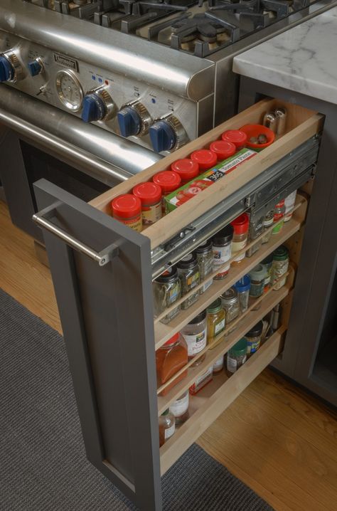 Armário de temperos Desain Pantry Dapur, Desain Pantry, Smart House, Kabinet Dapur, Tray Storage, Construction Ideas, Storage Idea, House Tips, Diy Kitchen Storage