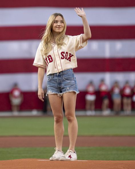 Red Sox Outfit, Boston Red Sox Outfit, Red Sox Game, Simple Sweatshirt, Colorful Jumpsuit, Sydney Sweeney, Baseball Outfit, Breezy Dress, Baseball Game