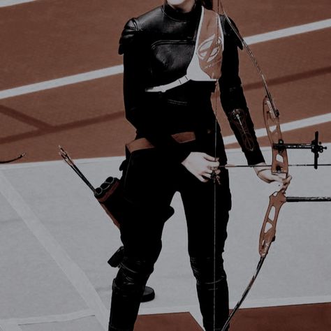 Archery Aesthetic Outfit Male, Modern Archery Aesthetic, Archery Women Aesthetic, Extracurricular Aesthetic, Archery Girl Aesthetic, Archery Couple, Archery Aesthetic Female, Archery Poses Reference, Archery Aesthetic Modern