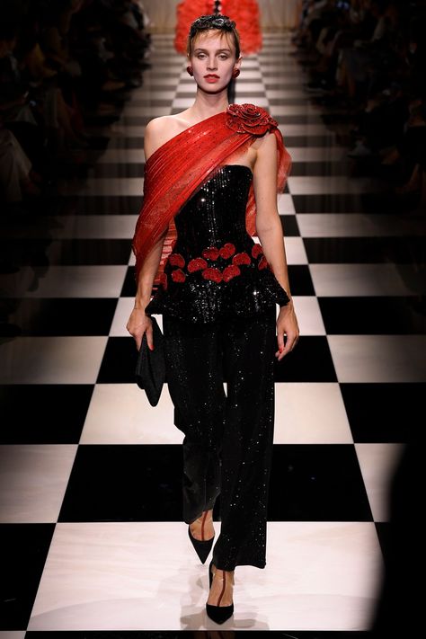 2023 Couture, Fall Winter 2023 2024, Armani Fashion, Armani Dress, Fashion Dream Job, Runway Gowns, Clothes Art, Runway Fashion Couture, Armani Prive