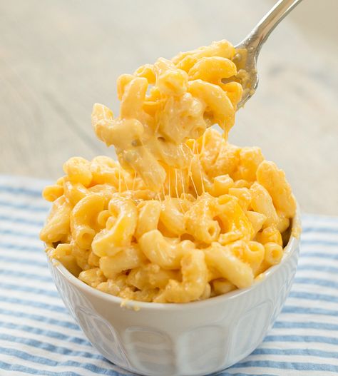 Slow Cooker Macaroni and Cheese Slow Cooker Macaroni And Cheese Recipe, Mac And Cheese Rezept, Slow Cooker Macaroni And Cheese, Slow Cooker Macaroni, Macaroni N Cheese Recipe, Core Core, Slow Cooker Dinner, Crockpot Cooking, Macaroni Cheese