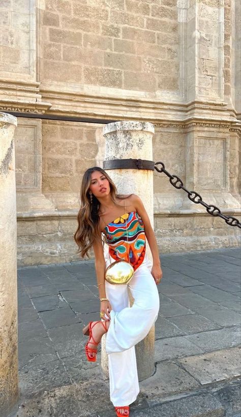 Italy Ootd Summer, Greece Vacay Outfits, Summer Spain Outfit Ideas, Brunch Looks Summer, Colombia Summer Outfits, Madrid Spain Summer Outfits, Europe Summer Fashion Street Styles, Medellin Colombia Outfits Women, Mis Sized Outfits Summer