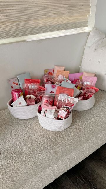 Valentine’s Day Gift Basket For Friends, Valentines Burr Basket, Valentine Basket For Friends, Valentine Gifts For Girlfriend Basket, Valentine’s Day Basket For Bsf, Best Friend Valentine Gift Basket, Valentines Gift Wrapping Ideas, Valentines Day Gifts Baskets, Galantines Gift Ideas