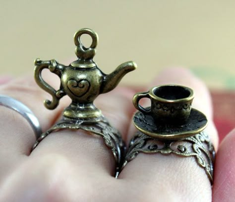 Metal teapot and cup rings. Now, there's devotion to tea! Ear rings, nose studs, What's next? Teacup Ring, Teapot And Cup, Mia 3, Teapots And Cups, Dope Jewelry, Funky Jewelry, Dream Jewelry, Mad Hatter, Pretty Jewellery