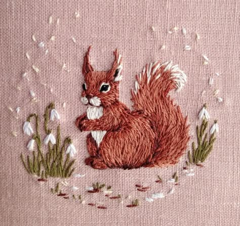 Embroidery Lessons, Animal Embroidery Designs, Hand Embroidery Projects, Hand Embroidery Flowers, Bird Embroidery, Red Squirrel, Creative Embroidery, Cute Embroidery, Animal Embroidery