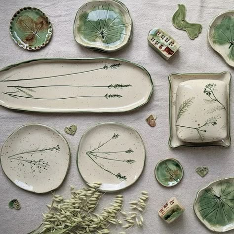 Love in Pottery on Instagram: "elegant ceramic plate collections by @glueckston ! 🙈😘💚 FOLLOW👉 @loveinpottery for more pottery contents ☕️ ! Credit 📷💚 @glueckston visit their page and support 💕 Follow us on @mustvisitguide (Travel Lovers), @dailyartlist (Art Lovers) & @musthomeguide (Interior Lovers) ! #handmadeceramics #stoneware #ceramica #glaze #clay #ceramicsculpture #tableware #artist #pottersofinstagram #ceramicstudio #ceramicartist #ceramicart #ceramique #craft #interiordesign #cont Earthy Ceramics, Diy Tableware, Handmade Ceramics Plates, Handmade Tableware, Pottery Workshop, Ceramic Workshop, Pottery Handbuilding, Diy Ceramic, Keramik Design