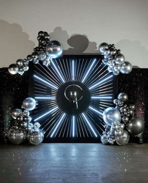 Star Wars Event Decor, Black And Silver Party Aesthetic, Futuristic Photobooth, Halo Themed Birthday Party, Futuristic Birthday Party, Futuristic Party Decor, Future Party Theme, Futuristic Gala, Futuristic Theme Party