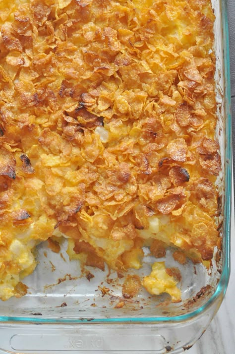 Corn Flakes Potato Casserole - Dining with Alice Cornflake Potato Casserole, Cornflake Potatoes, Casserole With Corn, Cheesy Casserole Recipes, Corn Flake, Casserole Side Dishes, Thanksgiving Appetizer Recipes, Holiday Appetizers Easy, Pepperocini Recipes